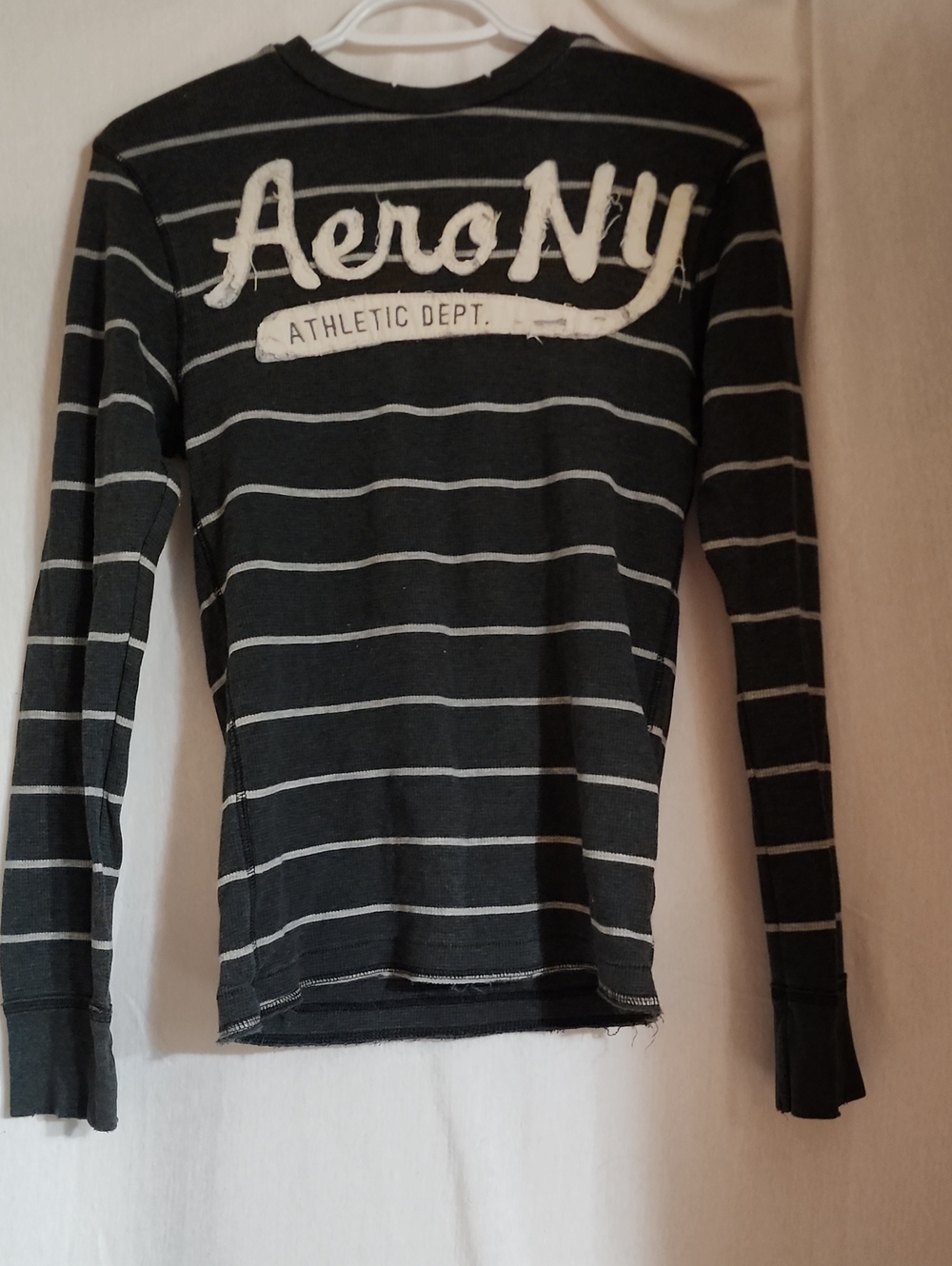 Aeropostale Black & White Striped Crew Neck Sweater